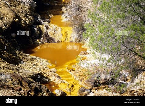 Río Tinto River And Mines Water With Copper Stock Photo Alamy