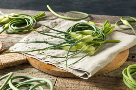 What The Heck Are Garlic Scapes Farmers Almanac Plan Your Day