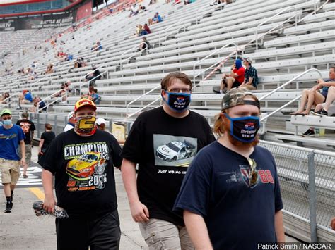 Rain postpones martinsville night race. NASCAR hosts largest sporting event crowd since pandemic ...