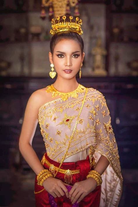 Miss universe cambodia is a national beauty pageant in cambodia which also selects other winners to participate in big beauty pageants like miss international the miss universe cambodia holds a national costume competition. Miss Cambodia 2018 (With images) | Traditional outfits ...
