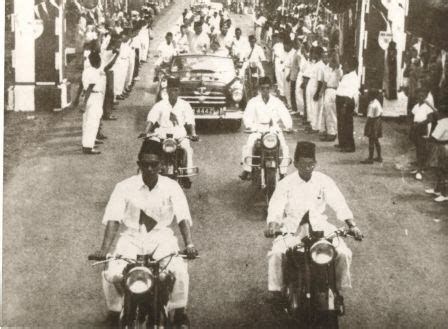 SEJARAH KEMERDEKAAN MALAYSIA: Rombongan Kemerdekaan Pulang ...