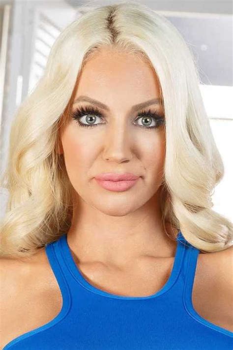 Nicolette Shea Photo 3 Goldposter