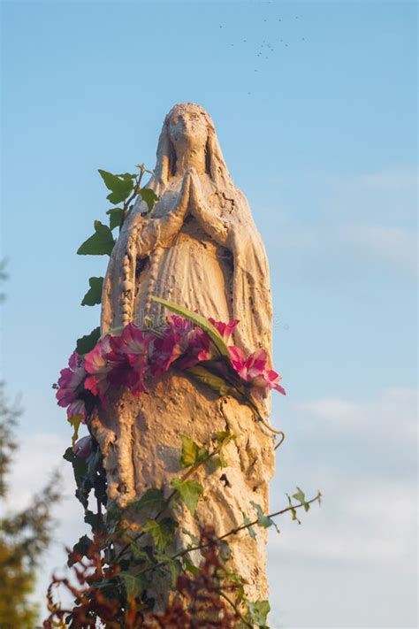 Klassische Alte Statue Von Maria Magdalena Stockfoto Bild Von