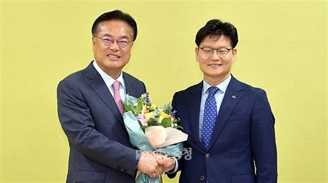 찐) 이준석 마지막 조언이다 남초 사이트서 주워듣지 말라. 정진석 국회의원 "주민소환 찬성할 수 없어" - 굿모닝충청