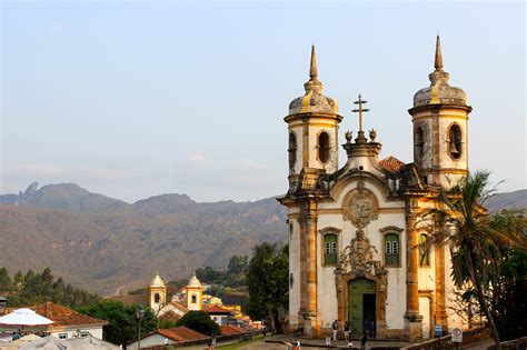 It first appeared as the titular weapon in ian fleming's posthumously published novel, the man with the golden gun. Poesia e fome dos modernistas na preservação de Ouro Preto ...