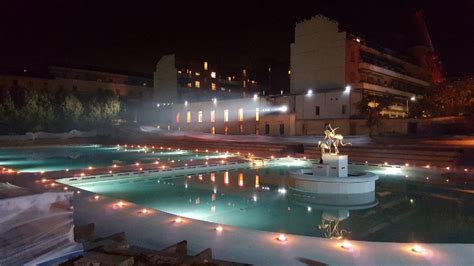 Ritorna l'appuntamento durante la fashion week con l'aperitivo a bordo piscina dei bagni misteriosi, in via carlo botta 18 a milano, zona porta romana. Bagni misteriosi (ex Piscina Caimi) | Milano | Zero