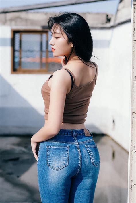 Pin By 岩井東 On 女性 Sexy Jeans Girl Denim Women Curvy Girl Outfits