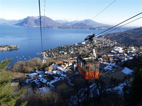 Sul posto sono presenti squadre dei vigili del fuoco e del soccorso alpino e non si esclude che vi siano. Funivia Stresa-Mottarone