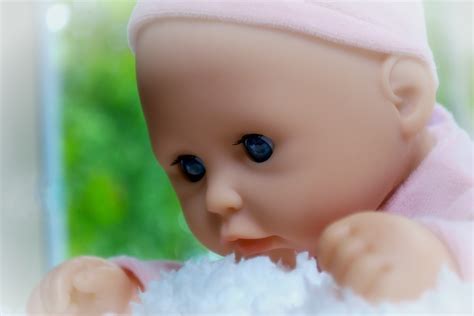 Gambar Orang Gadis Anak Berwarna Merah Muda Mainan Boneka Bayi