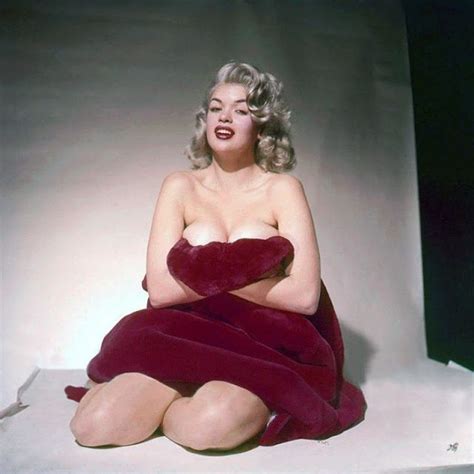 Glamorous Photos Show That Jayne Mansfield Looking So Stunning In