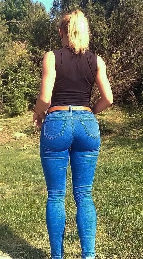 タイトなジーンズを履いた素敵な尻 美しいポルノ写真