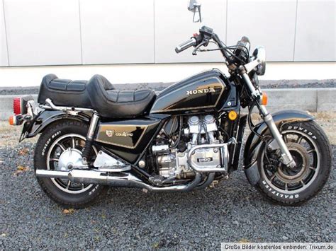 1984 gl1200 model er øjeblikkeligt genkendelig som en gold wing med firkantede ramme og bred, komfortable sæder. Goldwing GL1200 STD 1984 | Goldwing, Honda, Motorbikes