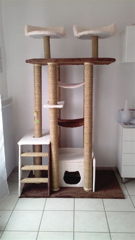 L'idée d'installer un arbre à chat dans leur maison ne viendrait pas encore à l'idée de nombreux propriétaires de chats. arbre a chat fait main