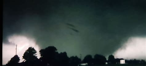 Tornádo zpustošilo jih moravy, zanechalo za sebou oběti a mnoho zraněných. F4 tornado | Nature, Mother nature, Nature beauty
