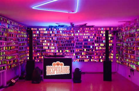 Desperados Uses 2000 Phones To Create An Epic House Party Light Show