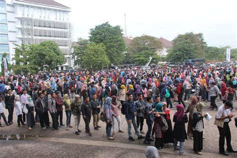 Leadership and professional development program. 18 Thousand People Flood LPDP EduFair 2017 at UMY - Universitas Muhammadiyah Yogyakarta