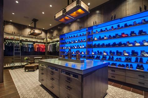 Biggest walk in closet the world image of bathroom and. 20+ Spectacular Luxurious Walk in closet designs - The ...