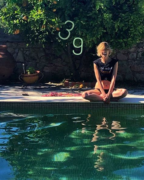 Leonor poeiras fez questão de celebrar publicamente o aniversário do seu melhor amigo de quatro patas chiquinho, com um testemunho que conquistou os seguidores. Leonor Poeiras celebra aniversário com fotografia original ...
