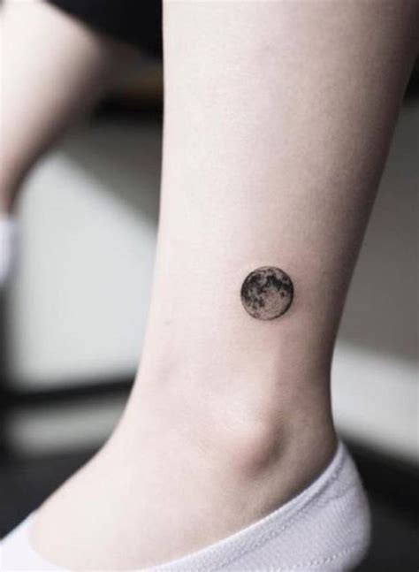 Tatuajes Femeninos De Luna Para Mujeres Que Representan El Yin