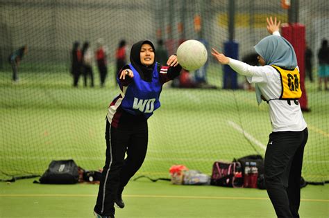 Pemuda, menengah, dan ukuran dewasa untuk pria dan wanita. Nadly Aizat: BERSATU Games 2011