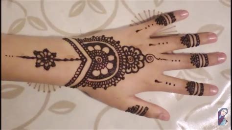 Halaman ini berisi tentanggambar dan motif henna yang bisa digunakan oleh siapapun untuk mempercantik diri. Gambar Lengkap Henna Art Simple Tutorial Untuk Anda ...