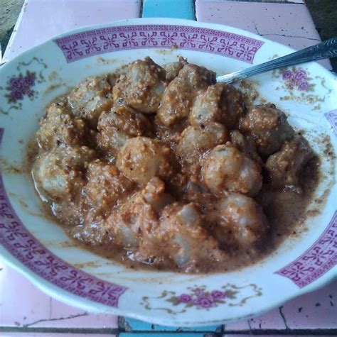 Campurkan gula pasir dengan santan, beri daun pandan dan garam, rebus hingga gula larut. Resep Cara Membuat Cilok Kuah Kacang Tanah