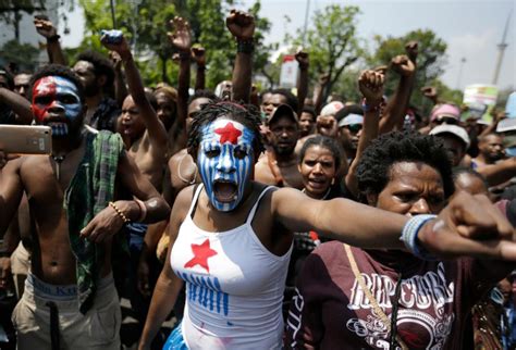 The papua conflict is an ongoing conflict in western new guinea between indonesia and the free papua movement (indonesian: Trans Papua Surabaya : What S Happening In West Papua ...