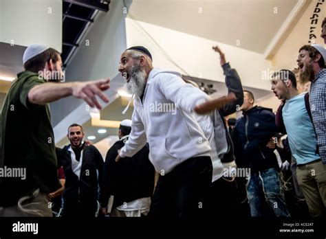 Hasidic Jews Dancing Hi Res Stock Photography And Images Alamy