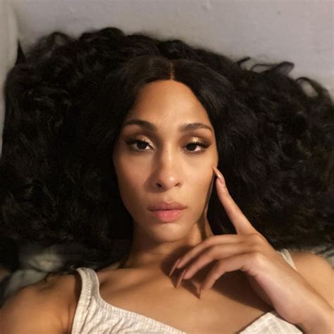 Mj Rodriguez Just Became The First Transgender Woman To Win A Golden