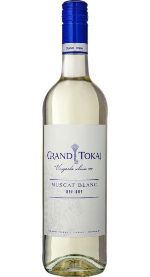 Medium Dry White Wine Muscat Blanc Tokaj 115 Alc 075l Russian