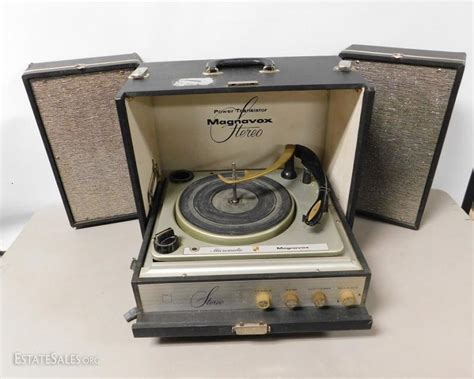 1960s Magnavox Micromatic Suitcase Stereo Turntable