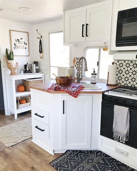 So it stands to reason that if your kitchen were more organized and simple to use, your life would feel easier. 30 Designs Perfect for Your Small Kitchen | Cool kitchens ...