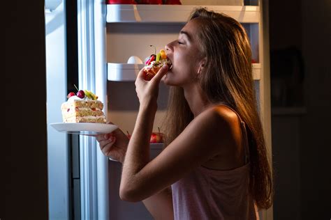 How To Stop Binge Eating At Night Shelby Mcdaniel