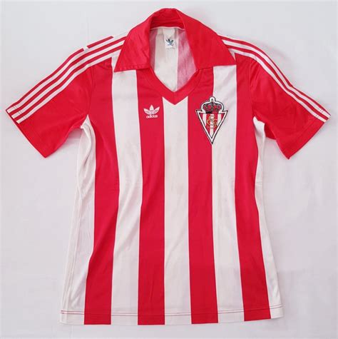 Go to squad sporting gijon venue: Sporting Gijon Home Camiseta de Fútbol 1981 - 1983.