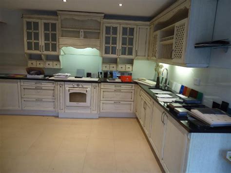 In family homes, a kitchen banquette is the ultimate seating choice. Ex Display Country Style Kitchen Sales / Clearance - by ...