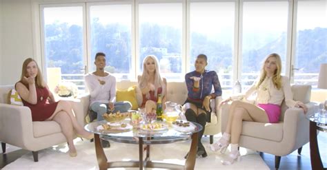 Trans Youtube Star Gigi Gorgeous Talks Lgbtq Issues With Key Community Figures Huffpost