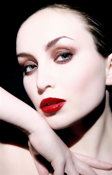 Fotos Gratis Atractivo Hermosa Mujer Hembra Cara Labios Rojos Maquillaje Glamour
