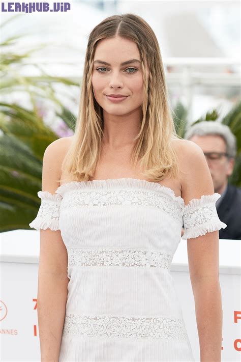 Margot Robbie Sexy For Vogue 21 Photos Leakhub