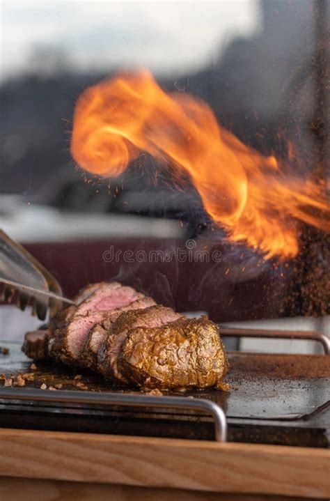 Cuisson Filet De Boeuf Sur Pierre Noire Avec Espace De Copie Pour Texte