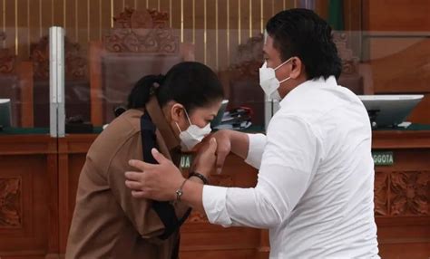Sidang Vonis Sambo Alasan Hakim Tidak Percaya Putri Candrawati