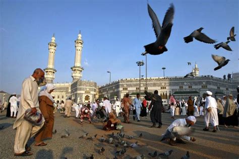 Solat ini dilaksanakan pada setiap 1 syawal. Panduan Lengkap Cara Solat Hari Raya Aidilfitri | Islam ...