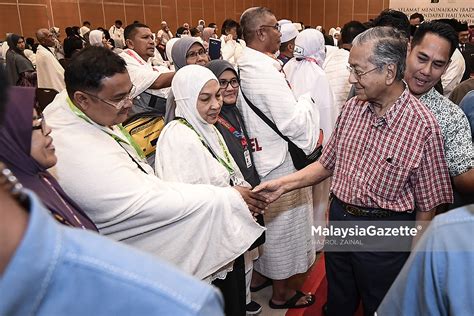 Ydpa melantik terlebih dahulu seorang pm pm akan mengetuai jemaah menteri. Tun Mahathir Ucap Selamat Jalan kepada Jemaah Haji Malaysia