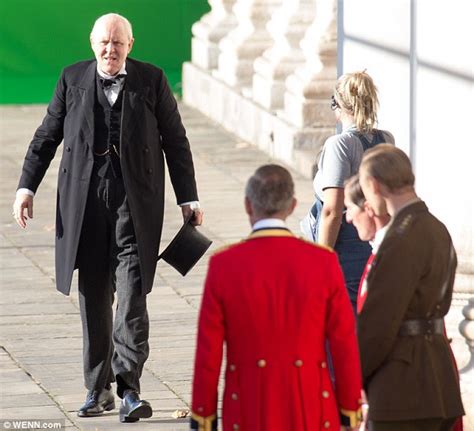 John Lithgow Transforms Into Winston Churchill On The Crown Set Daily Mail Online