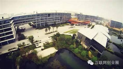这是一个创建于 2430 天前的主题，其中的信息可能已经有所发展或是发生改变。 下个月初要去杭州了，想提前了解一下租房的事宜。 阿里巴巴西溪园区附近哪里租房比较好？ 条件： 1、最好能走路上班或者车程在10分钟内 2、有光纤网络。 走进阿里巴巴杭州总部，马云的雄心!