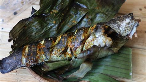 Grilled Fish In Banana Leaf Cá Nướng Lá Chuối Helens Recipes Youtube