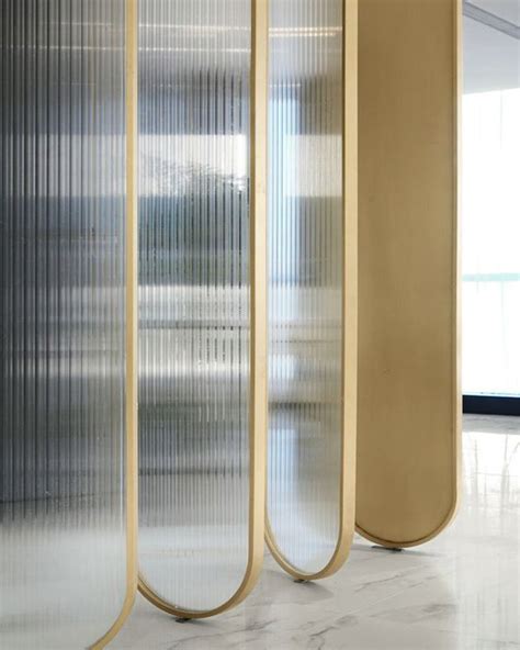 the application of glass partition is popular trend in public place decoration