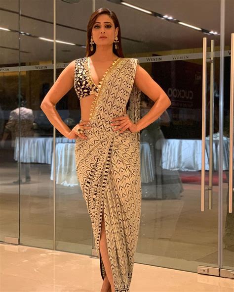 Shweta Tiwari Looks Like A Dream In Sheer Saree See The Diva Look Sexy
