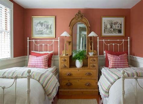 A cozy and comfortable guest bedroom is key to making sure guests feel comfortable in your home. Cute guest room | Guest bedroom, Guest bedrooms, Home