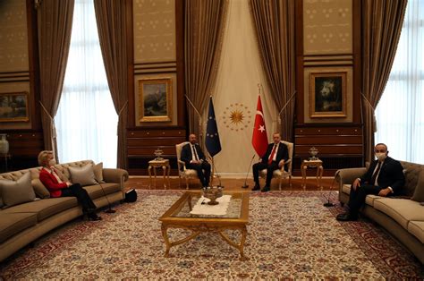 Sie vereint eleganz und komfort zugleich. 'Sofa gate' in Turkey-EU ties, really? | Column