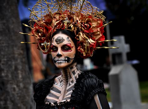 Así se vivió el Día de Muertos en el panteón de Hollywood - Univision